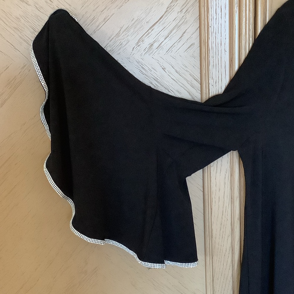 Roz & Ali Black Top with Bell Sleeves - Picture 7 of 7